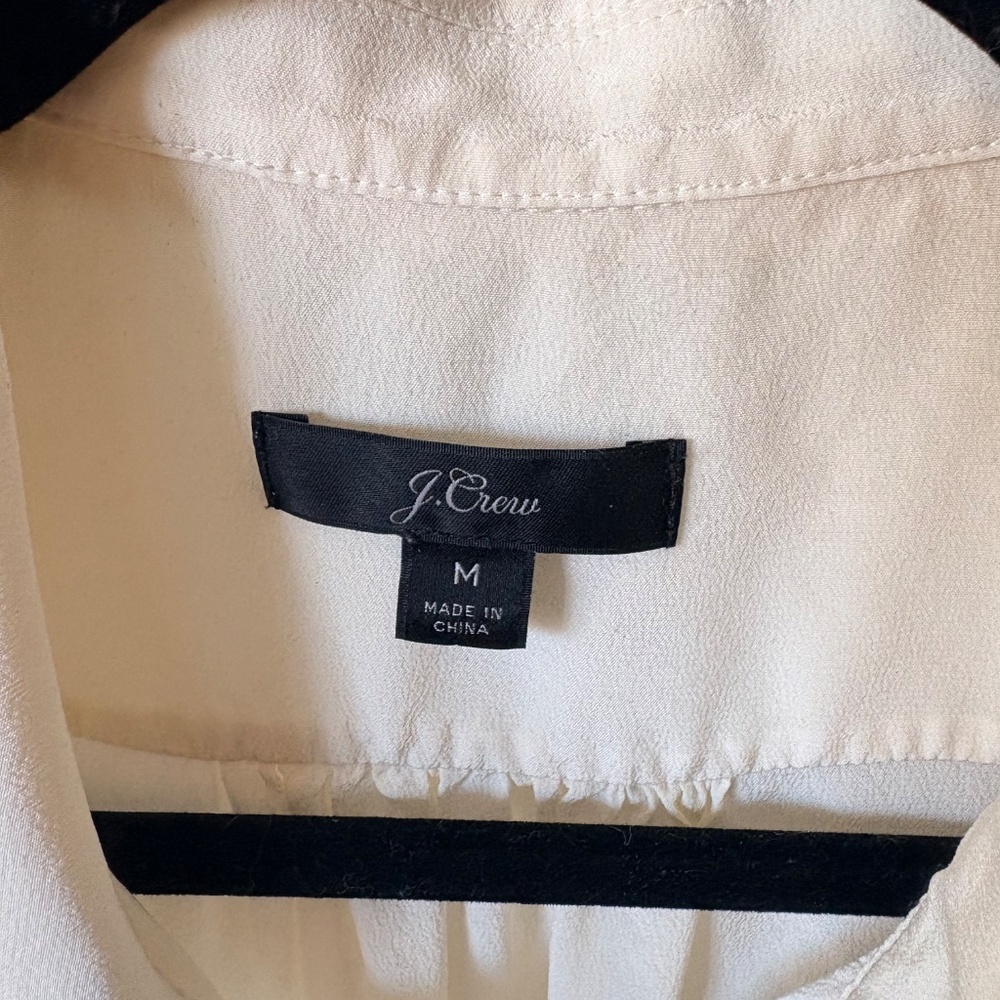 JCrew- Silk short sleeve button down blouse, size M - Picture 2 of 4